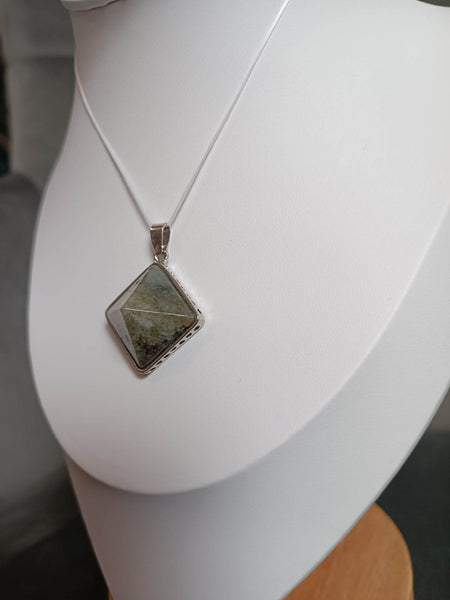 Labradorite - Pendentif - Cabochon Pyramide